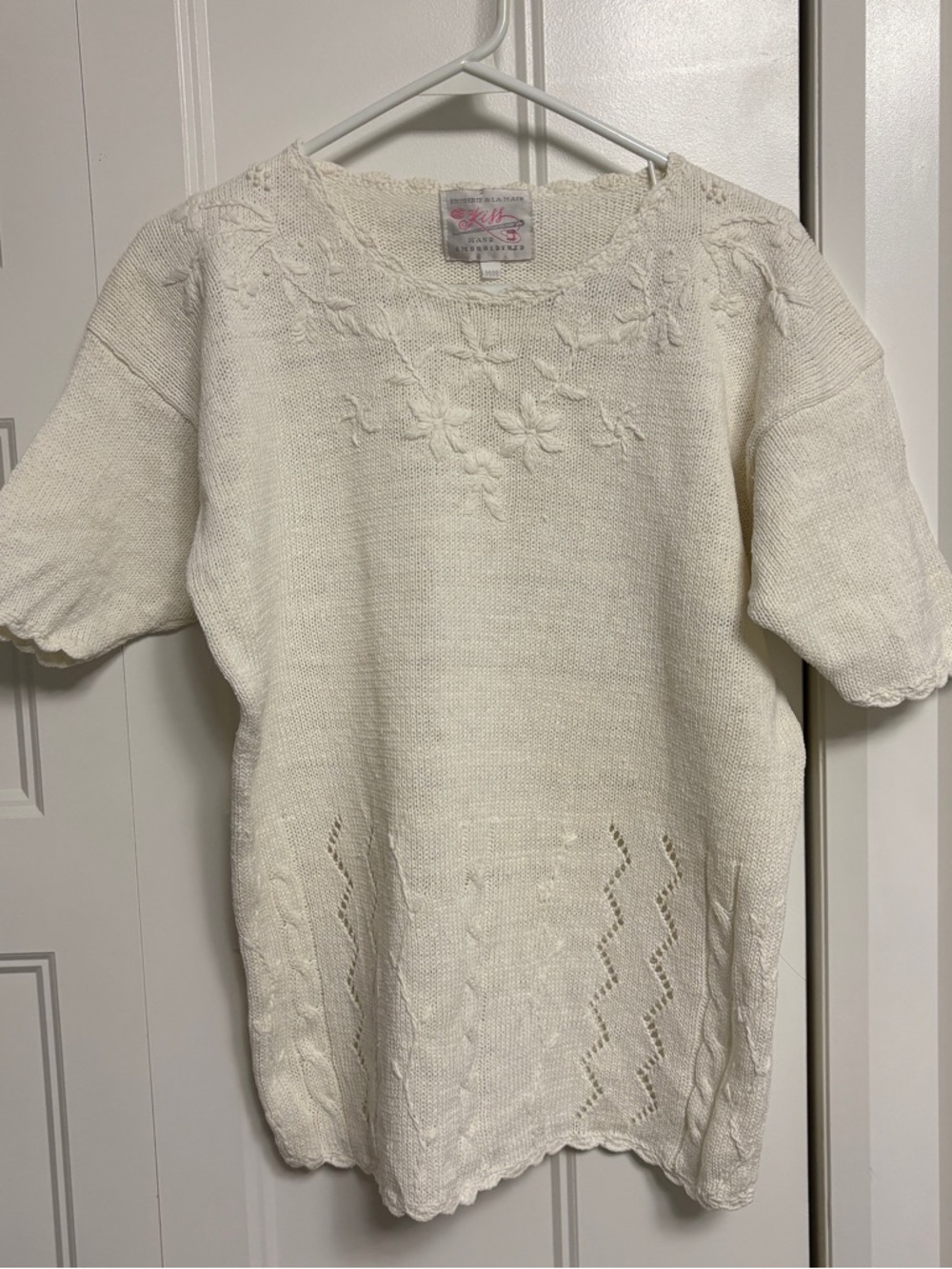 Vintage Cream Knit Floral Hand Embroidered Short Sleeve Sweater Size Medium